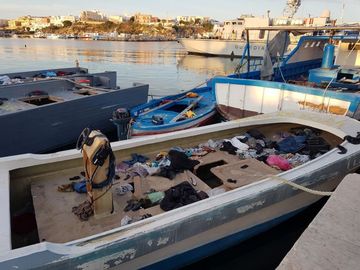 Boote am Dock in Lampedusa, mit denen viele Geflüchtete auch während des Besuchs der EKvW Delegation ankamen.