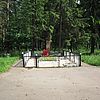 Im Wald bei Maly Trostenez erinnert bisher ein Gedenkstein an die dortigen Erschießungen. Bild: Homoatrox, CC BY-SA 3.0, via Wikimedia Commons
