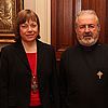 Präses Annette Kurschus mit dem stellvertretenden armenischen Patriarchen der Türkei Aram Atesyan. Foto: EKvW