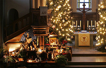 Der Altarraum in der Zionskirche: Die Krippe spielt auch in der Predigt von Präses Annette Kurschus eine wichtige Rolle. Foto: Bethel