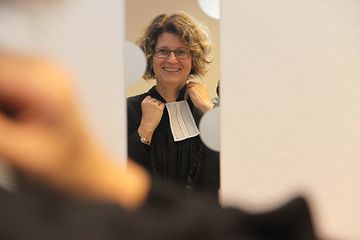 »Distanzierte Kirchenmitglieder nehmen die Kirche hauptsächlich über die öffentliche Rolle des Pfarrers oder der Pfarrerin wahr.« Foto: EKvW