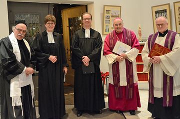 Rabbiner Prof. Dr. Andreas Nachama, Superintendentin Katrin Göckenjahn, Dr. Vicco von Bülow, Bischof Dr. Felix Genn und Propst Jürgen Quante. Foto: Bischöfliche Pressestelle/Michaela Kiepe