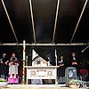 Die Mitwirkenden des Gottesdienst auf der Bühne, Bischof Anba Damian am Lesepult. Foto: MÖWe/EKvW