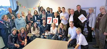 Die Mitarbeiterinnen und Mitarbeiter des Evangelischen Medienhauses in Bielefeld