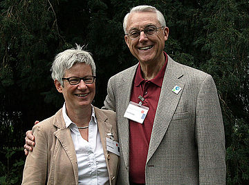 Pfarrerin Christel Weber, Vorsitzende des UCC-Ausschusses der EKvW, und John Krueger. Foto: EKvW