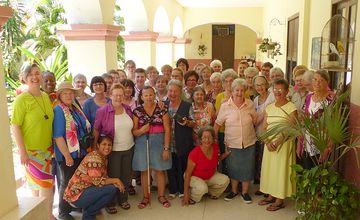 Ormara Nolla (Mitte), WGT-Vorsitzende Kuba, und Vertreterinnen des WGT in der Region Camagüey. Bild: Frauenhilfe Westfalen