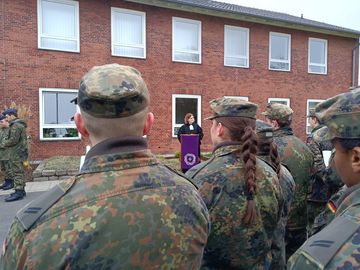 Militärseelsorgerin Daniela Fricke predigt in Münster.