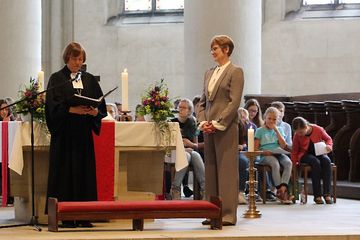 Oberstudiendirektorin Dagmar Liebscher wurde im Gottesdienst von Präses Annette Kurschus verabschiedet. Foto: EG Lippstadt Oberstudiendirektorin Dagmar Liebscher wurde im Gottesdienst von Präses Annette Kurschus verabschiedet. Foto: EG Lippstadt
