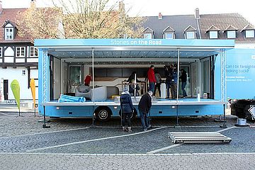 Der himmelblaue EKD-Truck 