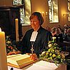 Präses Annette Kurschus brachte die Altarbibel nach Westheim. Bild: EKvW