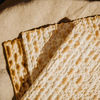 Ungesäuertes Brot erinnert an die Ereignisse des Auszugs aus Ägypten. Bild: Public Domain