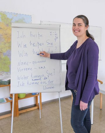 Viktoria Opanasyk wollte im Café Connect einfach unterstützen. Jetzt bietet sie einen Sprachkurs an und findet: „Helfen tut gut!“. Foto: Diakonie Gütersloh