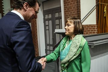 Ministerpräsident Hendrik Wüst gratuliert Annette Kurschus zum Geburtstag.
