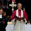 Präses Dr. Adelheid Ruck-Schröder und Bischof Dr. Heiner Wilmer singen beim Ökumenischen Gottesdienst auf dem NRW-Tag.
