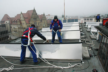 Bereits seit 2008 befindet sich auf dem Dach den Landeskirchenamtes eine Fotovoltaikanlage. Foto: EKvW
