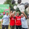 Seit Anfang Juni wirbt ein Großplakat am Ostwall weithin sichtbar für das Turnier. Die Mitglieder des Trägerkreises freuen sich schon auf den Anpfiff. Foto: Stephan Schütze/KK Dortmund
