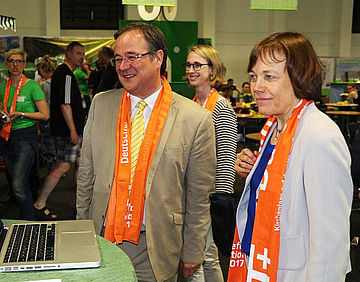 Ministerpräsident Armin Laschet und Präses Annette Kurschus beim Kirchentag in Berlin. Foto: EKvW
