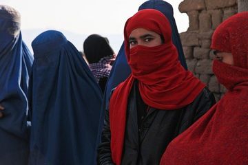 Frauen in Afghanistan: Viele Menschen warten dort nach der Machtübernahme der Taliban auf Rettung, 