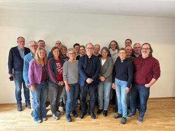Teilnehmer der Konferenz der Evangelischen Gefängnisseelsorge NRW mit Professor Doktor Michael Kubink. 