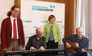 Im vergangenen Herbst hatten Landeskirchenrat Dr. Vicco von Bülow, Dieter Falk, Präses Annette Kurschus und Hartmut Naumann die Pop-Akademie und Bachelor-Studiengang Kirchliche Popularmusik erstmals vorgestellt.