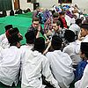 Begegnungsabend: Studierende der Kirchlichen Hochschule Wuppertal/Bethel zu Gast in einer islamischen Internatsschule (Pesantren) in Salatiga, Java. Foto: KiHo