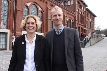 Petra Wallmann und Dr. Hans-Tjabert Conring. Foto: EKvW