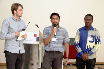 Netzwerk junger Erwachsener der Vereinten Evangelischen Mission: Simon Grobe, Dika Mahendra aus Indonesien und Josephat Hema aus Tansania (von links). Foto: EKvW