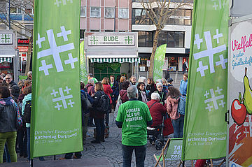 Kirchentagsbuden stimmen auf den 37. Deutschen Evangelischen Kirchentag ein. Foto: EKvW/KK Dortmund