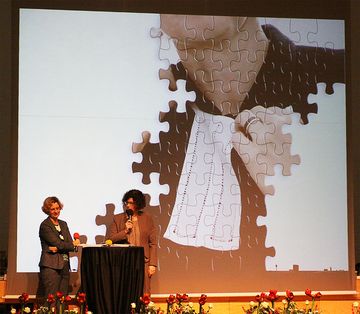 Oberkirchenrätin Petra Wallmann und Daniela Fricke brachten den Abschlussbericht ein. Foto: EKvW