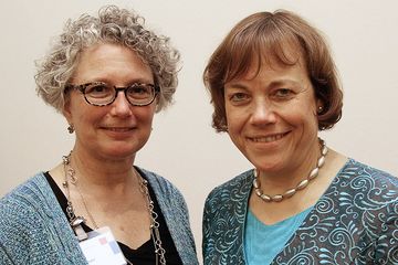 Sandy Lindahl (links) und Präses Annette Kurschus