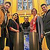 Pfarrerin Dorothea Goudefroy mit in Deutschland getauften Flüchtlingen aus dem Iran. Foto: EKvW