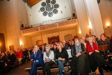 Ulrich Lilie (Präsident der Diakonie Deutschland) und Carina Gödecke (Präsidentin des Landtages NRW) zusammen mit Barbara Montag (Moderatorin, Diakonie Rheinland Westfalen Lippe) (v.l.) in der Pauluskirche. Foto: KK / Stephan Schütze