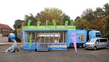 Der Stationenweg-Truck von außen. Bild: privat / EKD