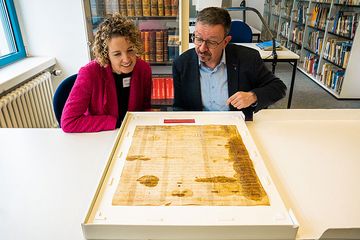 Michael Streit, Leiter des Paderborner Erzbistumsarchiv, gab den Besuchern des Landeskirchlichen Archivs einen Überblick über die Entwicklung der Pfarrarchivpflege im Erzbistum Paderborn. Foto: Isabella Maria Struck / Erzbistum Paderborn