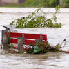 Rote Bank ist überflutet und steht im Wasser