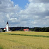 Feld und Kirche. Bild: pixabay