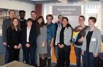 Referenten, Unterstützer und das Team des Ev. Erwachsenenbildungswerk Westfalen und Lippe freuen sich über den gelungenen Auftakt. Foto: EBW