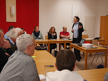 Workshop: Vereinsberaterin Dr. Susanne Dickel erklärt das 1x1 der Vorstandsarbeit. Foto: EKvW