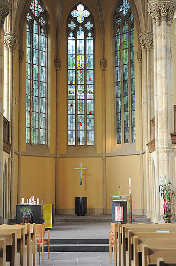 Der Altarraum der Heilig-Geist-Kirche in Menden. Foto: Susanne Lehmann